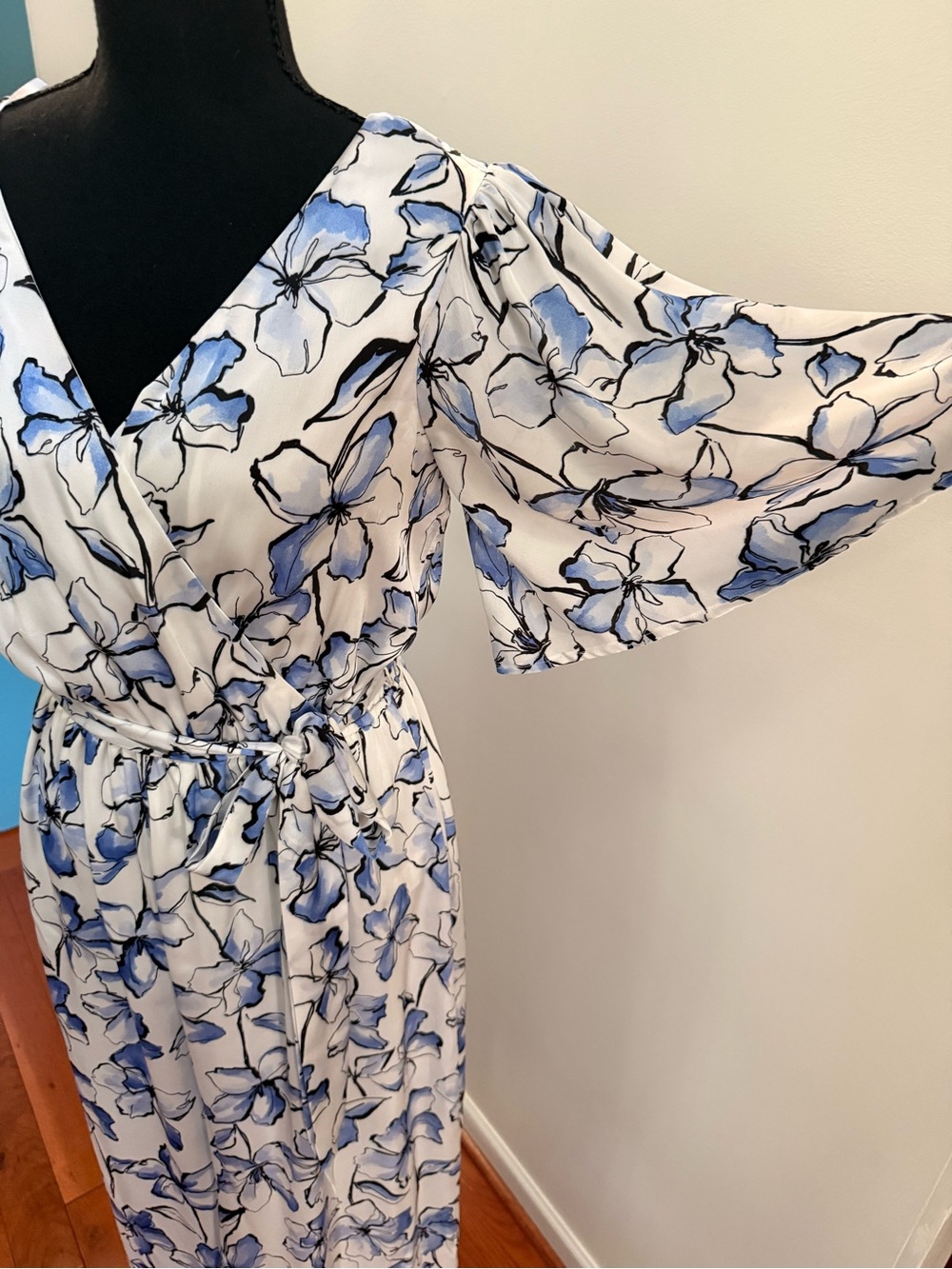 Lulus Floral V-Neck Wide-Leg Jumpsuit in Cream and Blue- fully lined, size small - Picture 6 of 14